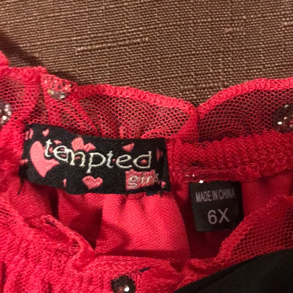 Tempted girls - Picture 3 of 6